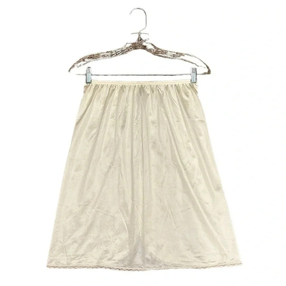 Vintage Vanity Fair Women’s Nylon Ivory Half Slip Size Small - Picture 1 of 4